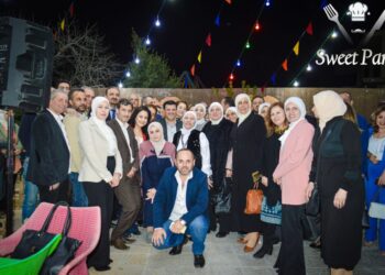 تكريم عدد من المعلمين وباقة من ذوي الشهداء والجرحى بمبادرة من مطعم وتراسات اللورد اللامع