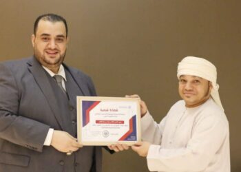 تكريم الشاعر سيف العلوي بلقب سفير التطوع لأكاديمية المجتمع المدني الجزائري