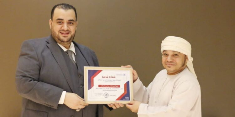 تكريم الشاعر سيف العلوي بلقب سفير التطوع لأكاديمية المجتمع المدني الجزائري