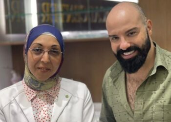 الفنان ماهر الشيخ يزور الدكتورة شيماء أحمد في المجمع الملكي الطبي في صحار