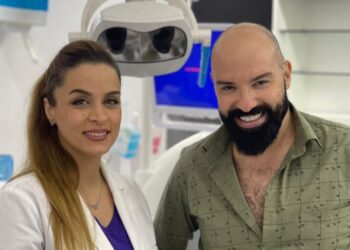 الفنان ماهرالشيخ والدكتورة ريم عجوري في المجمع الملكي الطبي في ولاية صحار  ..