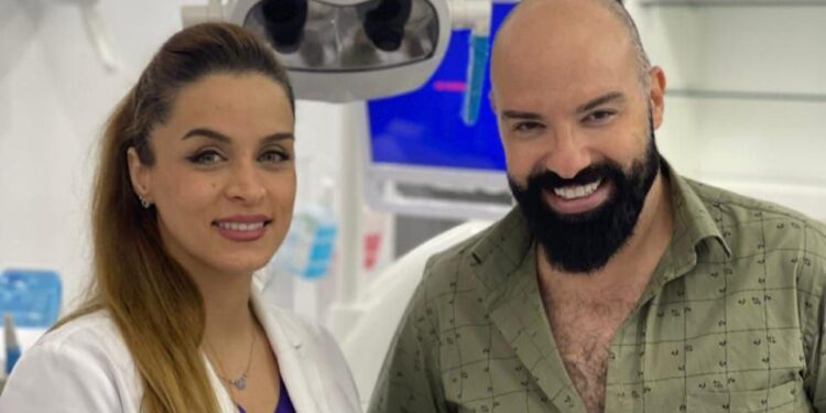 الفنان ماهرالشيخ والدكتورة ريم عجوري في المجمع الملكي الطبي في ولاية صحار  ..