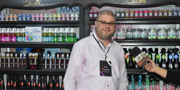 منتجات مميزة لشركة #سويت_هارت خلال المعرض الدولي للتجميل والعناية بالجسم.. صابون المارشميلو وشامبو الرماد