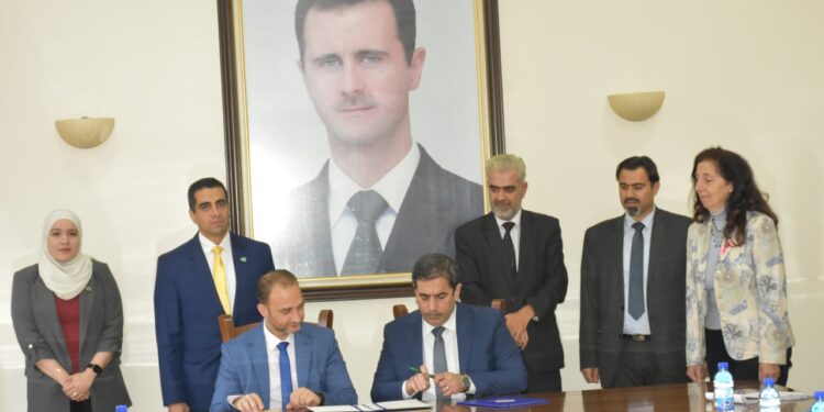 مصرف الإبداع يوقع اتفاقية تعاون مع جامعة دمشق الرئيس التنفيذي لمصرف الإبداع أديب شرف: المصرف لديه مرونة كاملة في تصميم أي منتج يتناسب مع احتياجات الطلاب