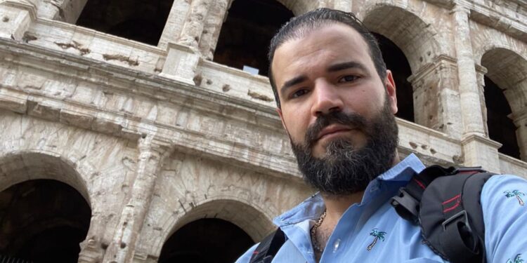 الدكتور بهاء كريم .. طبيب أسنان وهل سيطلق المهنة عبر اليوتيوب