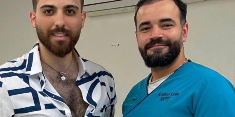 الفنان حيدر أحمد في ضيافة الدكتور بهاء كريم في مركز السلام الحديث لطب الأسنان في مدينة العين