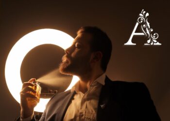 الفنان حيدر أحمد مع أرمانينا للعطور في راس الخيمة