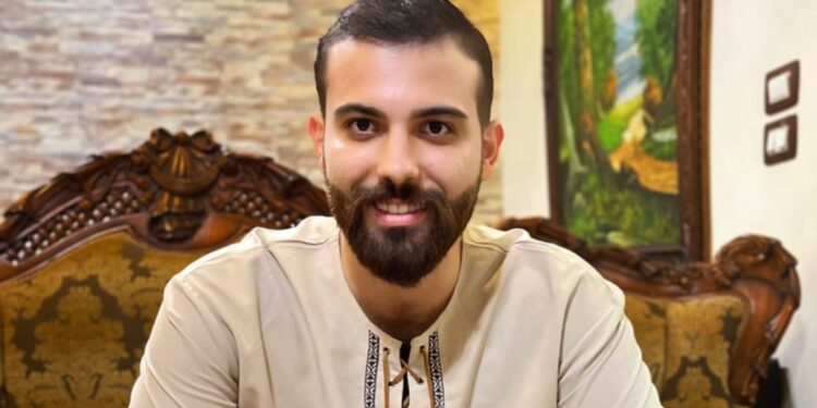 الفنان حيدر أحمد يحتفل بعيد ميلاده مع الأهل والأصدقاء