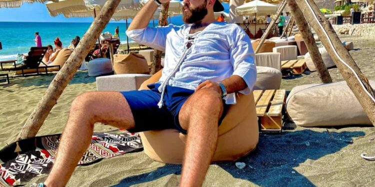 الفنان حيدر أحمد بنشر أحداث إطلالاته في وادي قنديل السياحية