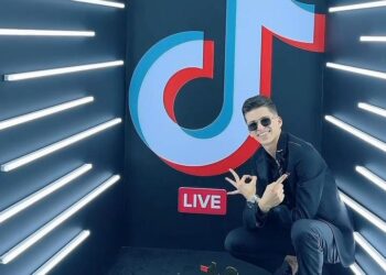 كريم كروبي..يحصد جائزة الأرقام القياسية لتطبيق تيك توك