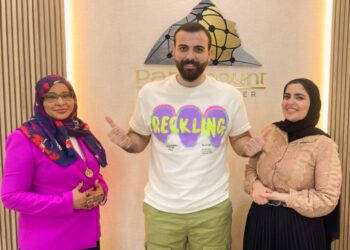 الفنان حيدر أحمد في ضيافة مركز باراماونت الطبي في دبي