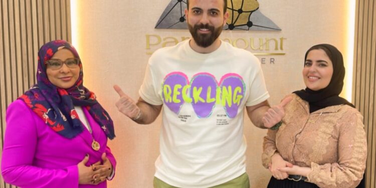 الفنان حيدر أحمد في ضيافة مركز باراماونت الطبي في دبي