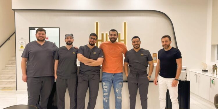 الفنان حيدر أحمد في ضيافة مركز هاي كلاس الطبي في مدينة العين