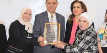 لتاريخها الطويل في العملية التعليمية.. مؤسسة همة الشباب السوري تكرم القامة العلمية الكبيرة الدكتورة فاتنة الشعال أمام طلابها