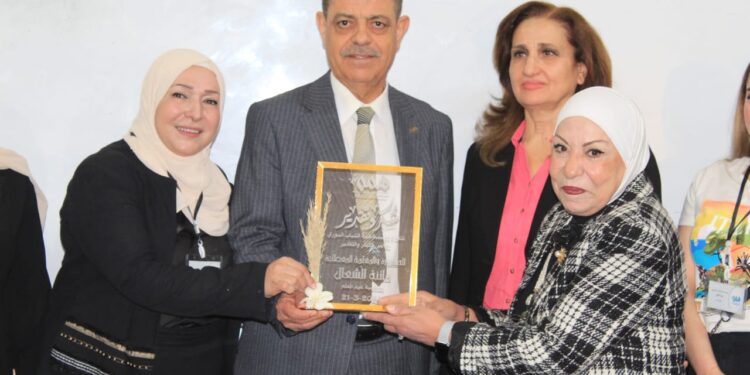 لتاريخها الطويل في العملية التعليمية.. مؤسسة همة الشباب السوري تكرم القامة العلمية الكبيرة الدكتورة فاتنة الشعال أمام طلابها