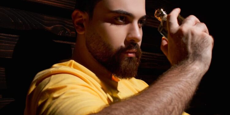 الفنان حيدر أحمد مع توب فرانس للعطور سلطنة عمان …