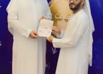 الفنان الإماراتي احمد القبيسي يكرم في مؤسسة امنيات جواز فخري جنسيتي إنسان في دبي