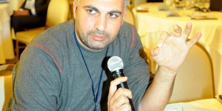 استكشاف تأثير ومساهمات الصحفي حيدر الحسيني في الإعلام المعاصر