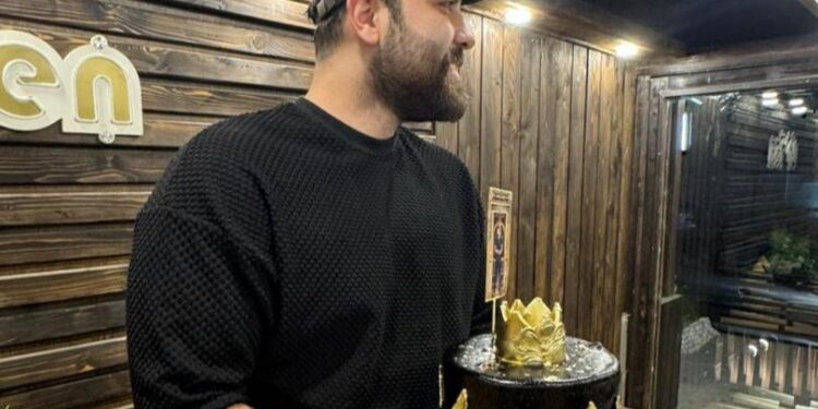 الفنان حيدر أحمد يحتفل بعيد ميلاده بأجواء عائلية في اللاذقية